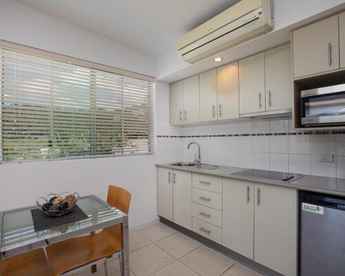 airlie-beach-studio-apartments (12)